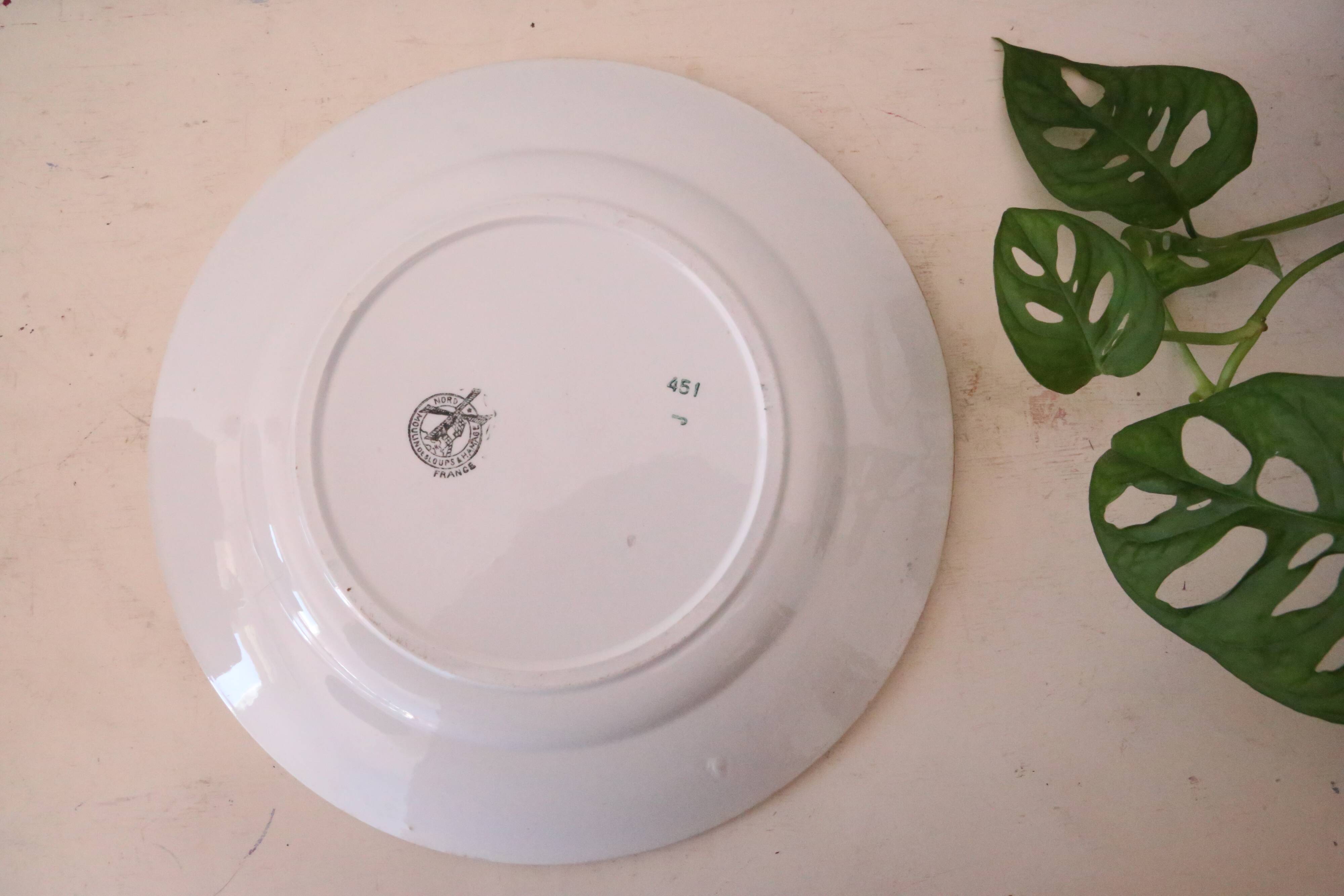 Iron earth dish, round, Moulin des Loups