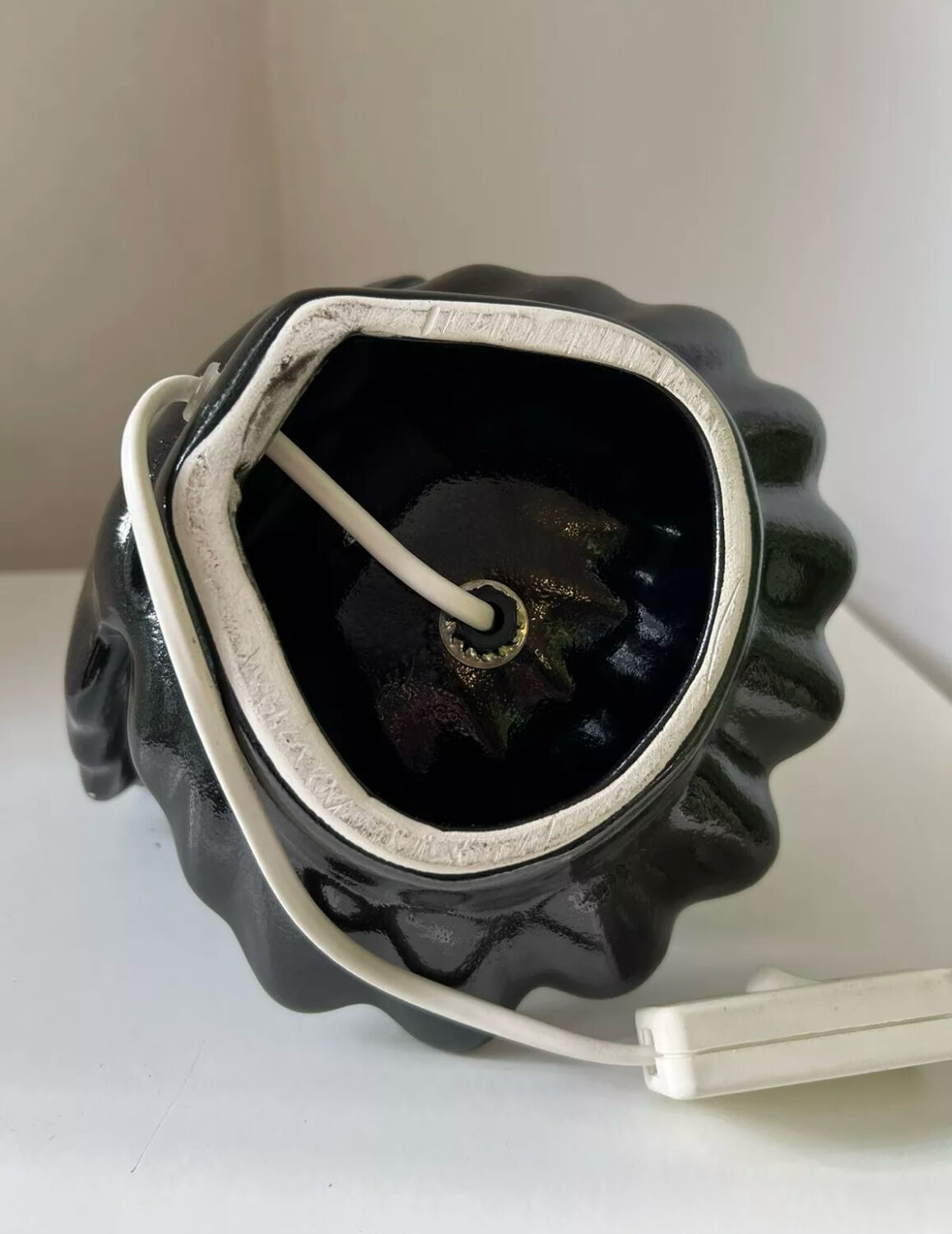 Porcelain table lamp Scallop black Vintage shell