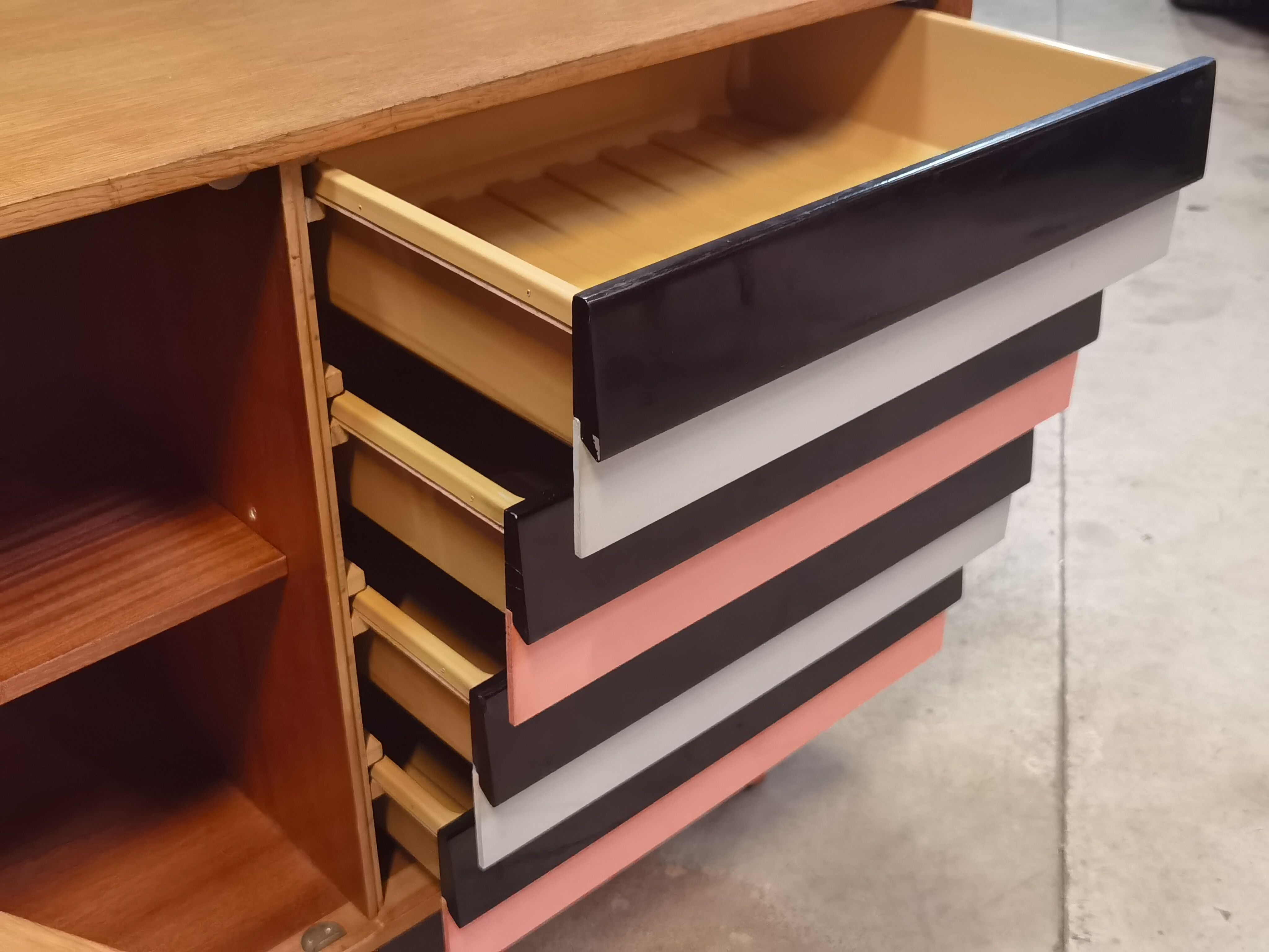 Buffet U 458 Jiri Jiroutek pour Interier Praha 1960