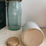 Speckled sandstone pot