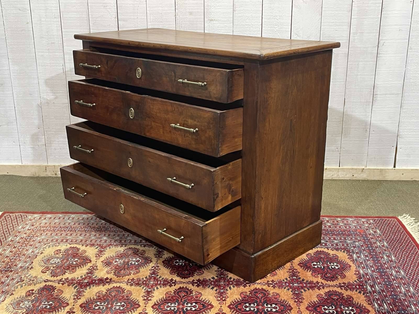 Commode en noyer fin XIXème
