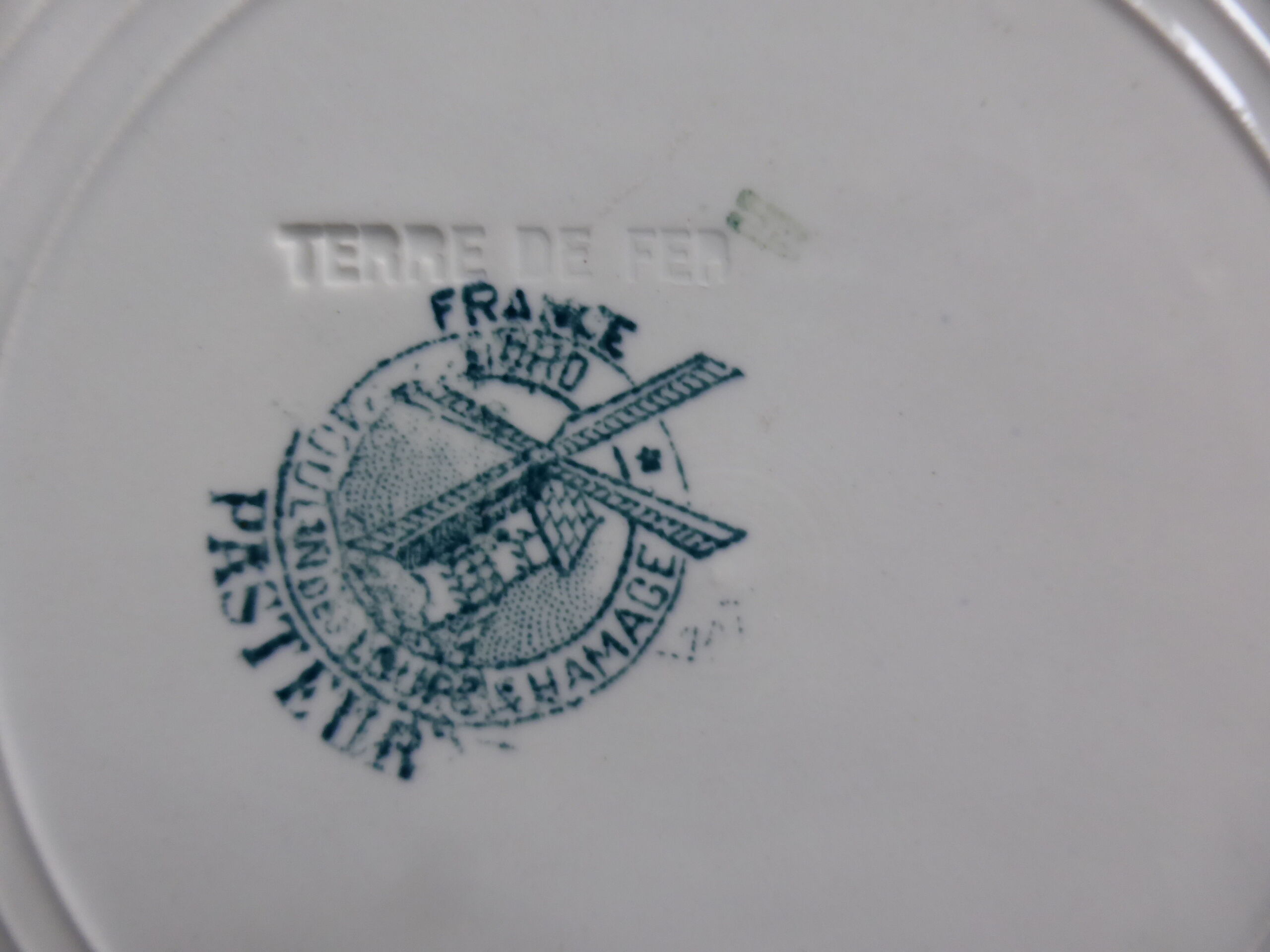 Set de 6 assiettes à dessert en terre de fer du Moulin des Loups modèle Pasteur