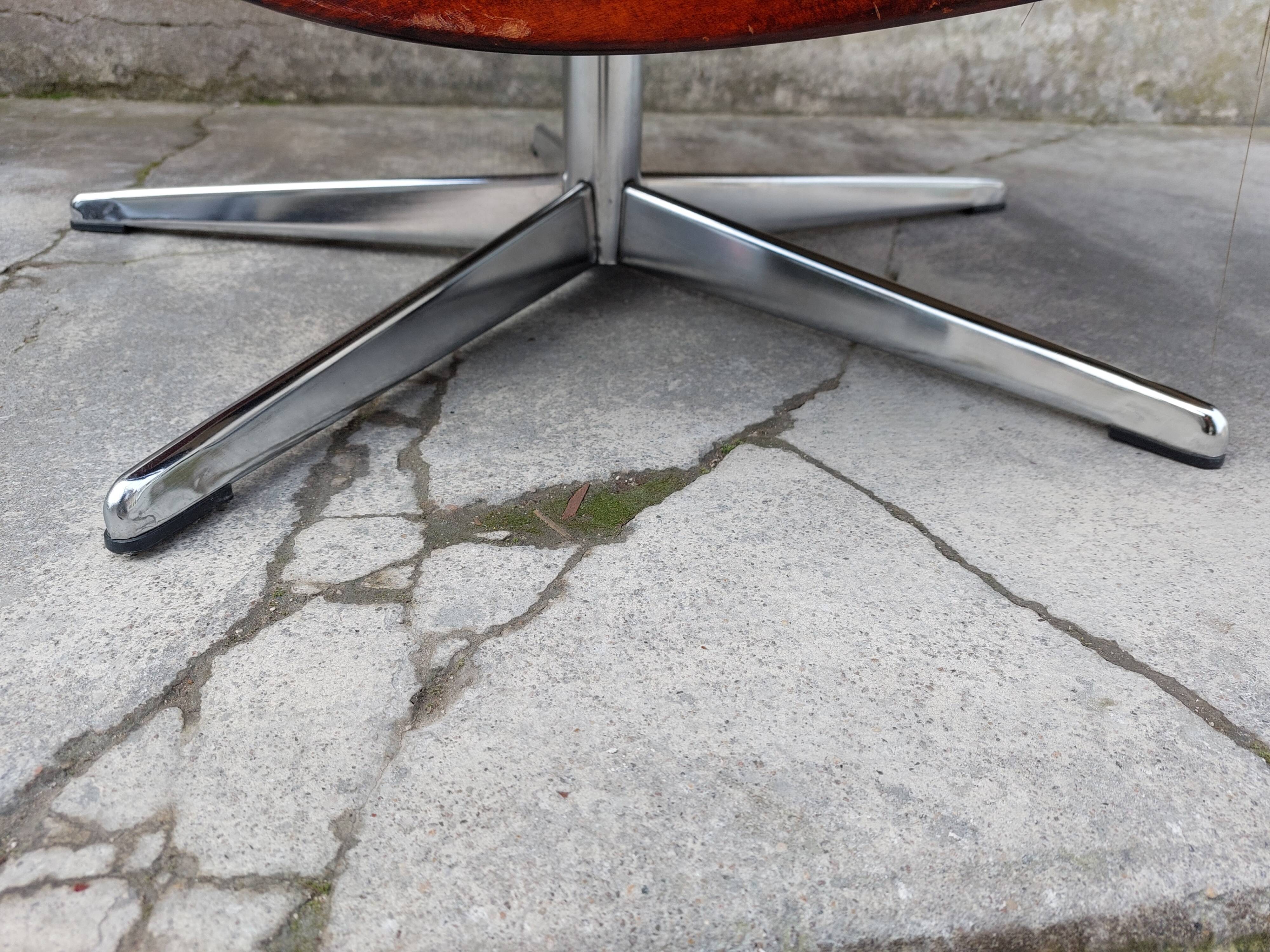 Rotating armchair in vintage skaî 1970