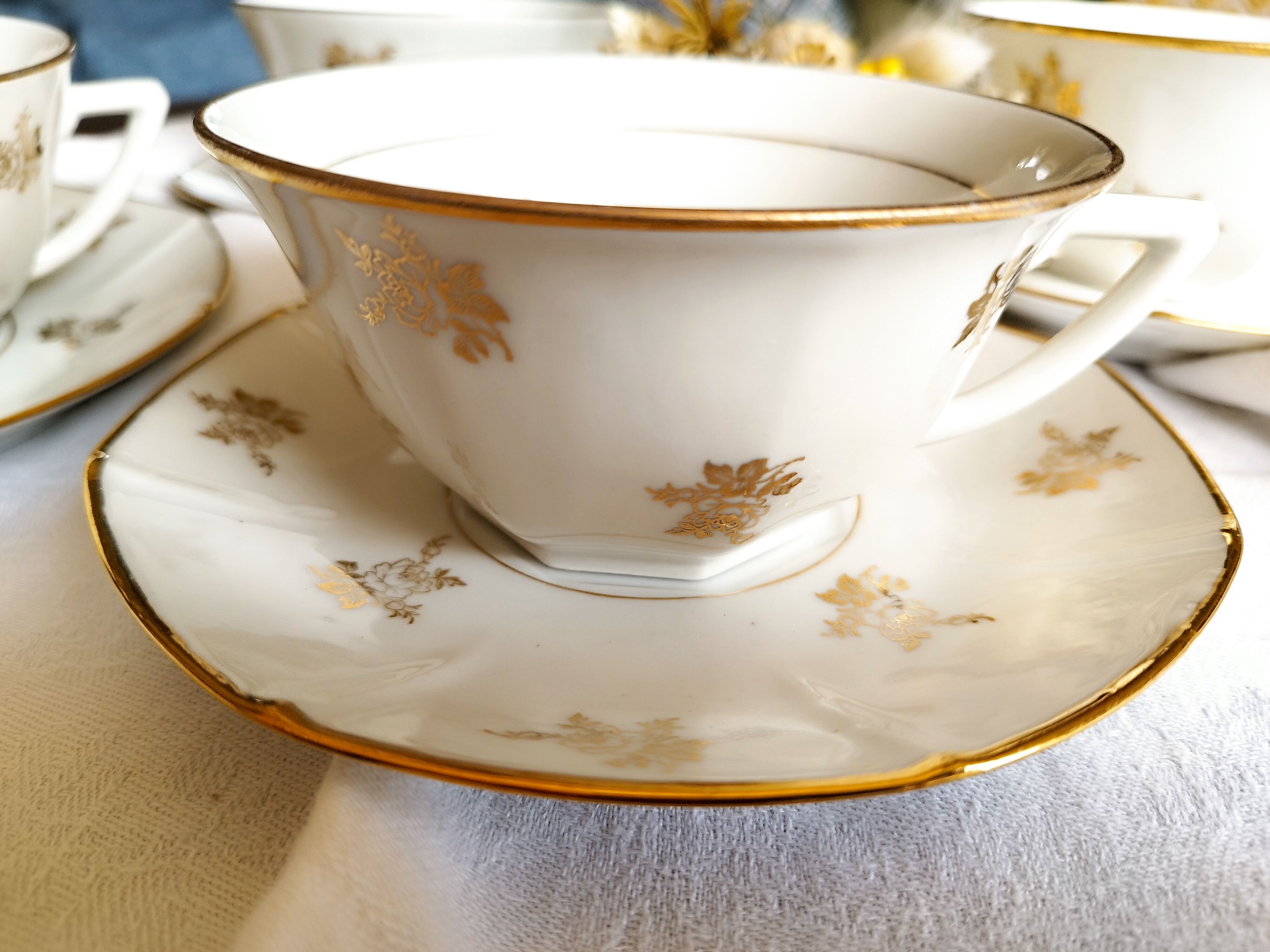 Set of 4 white porcelain cups