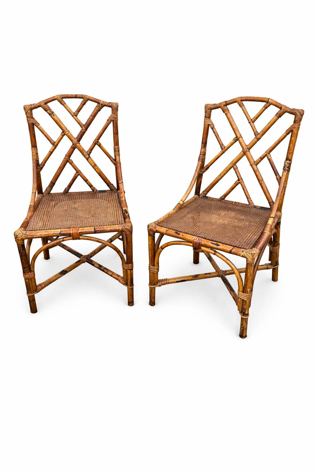 paire de chaises de jardin en bambou et rotin tissé 1950