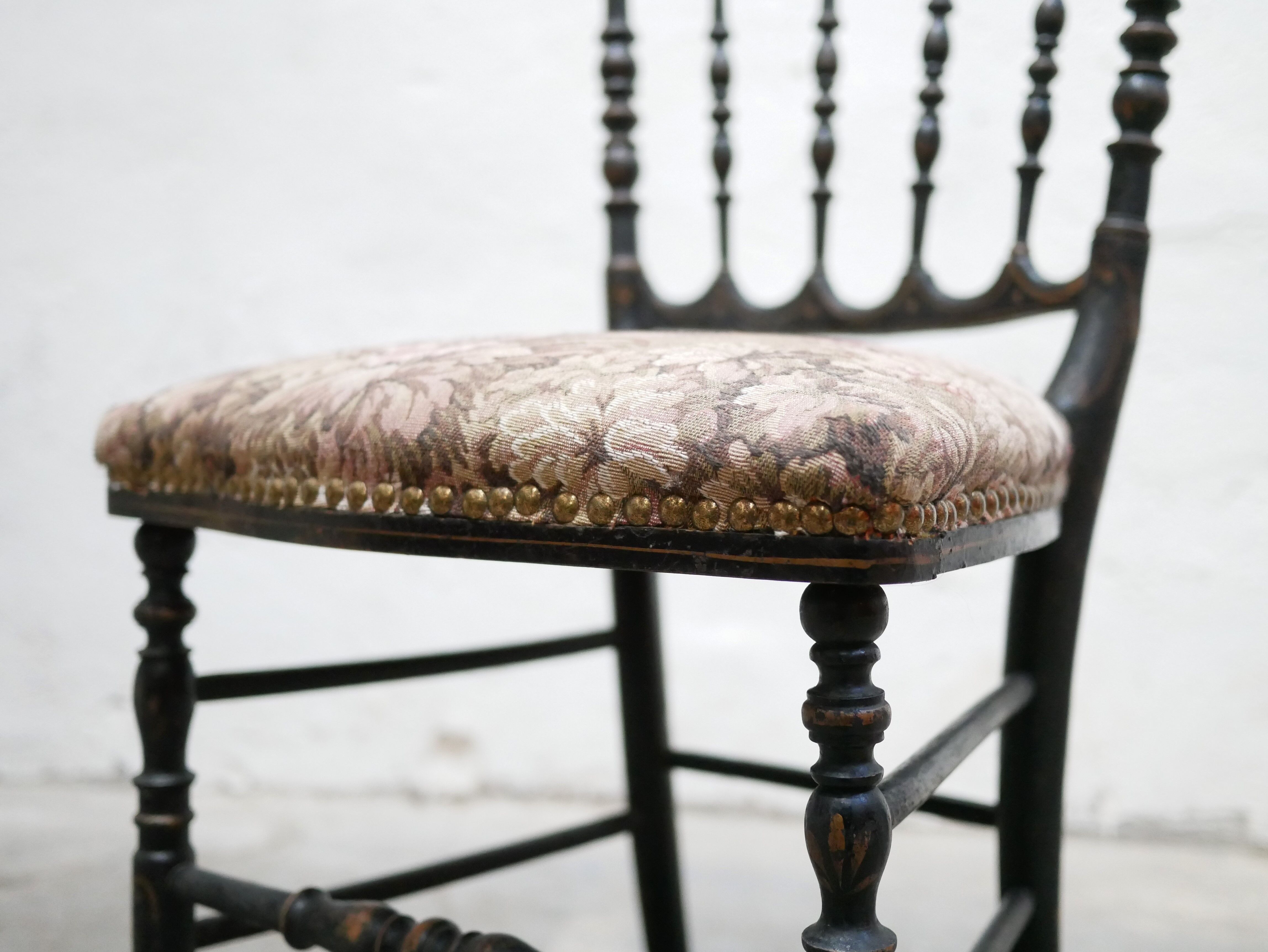 Antique Napoleon III chair in wood and fabric
