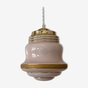 Suspension globe vintage en opaline rose avec détails dorés