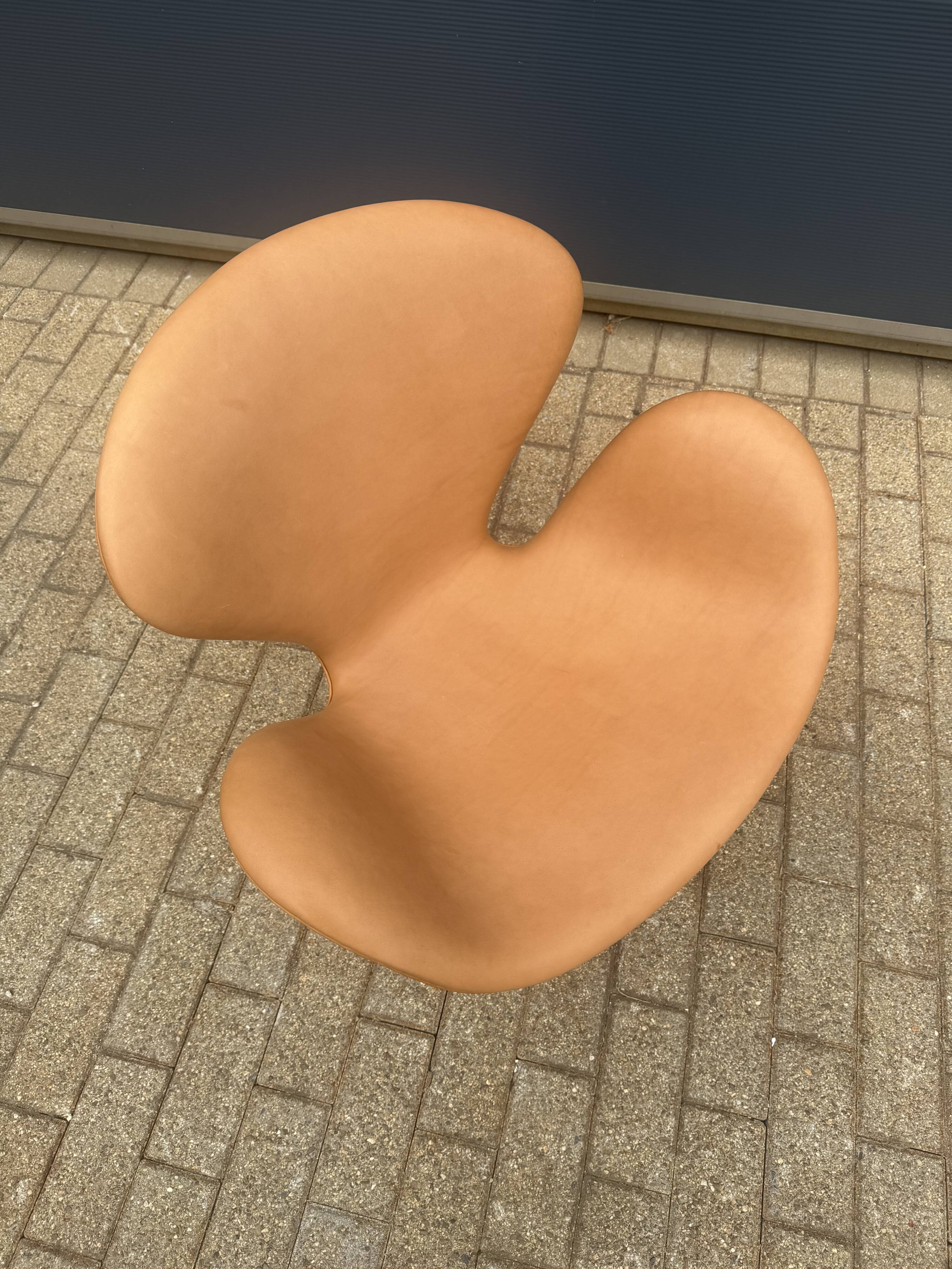 Fritz Hansen Swan Chair 05-‘67 Cognac Camel leather AS NEW