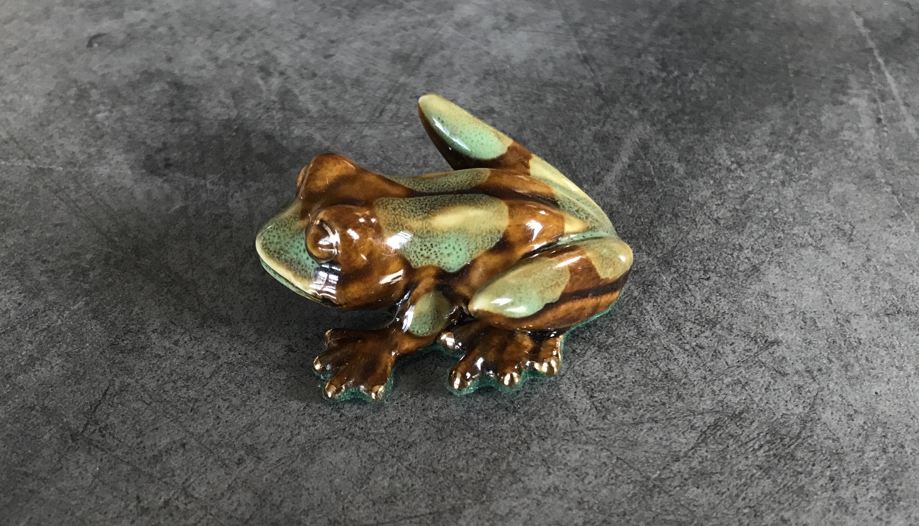 FROG figurine in enameled CERAMIC Vintage Golden Pond collection