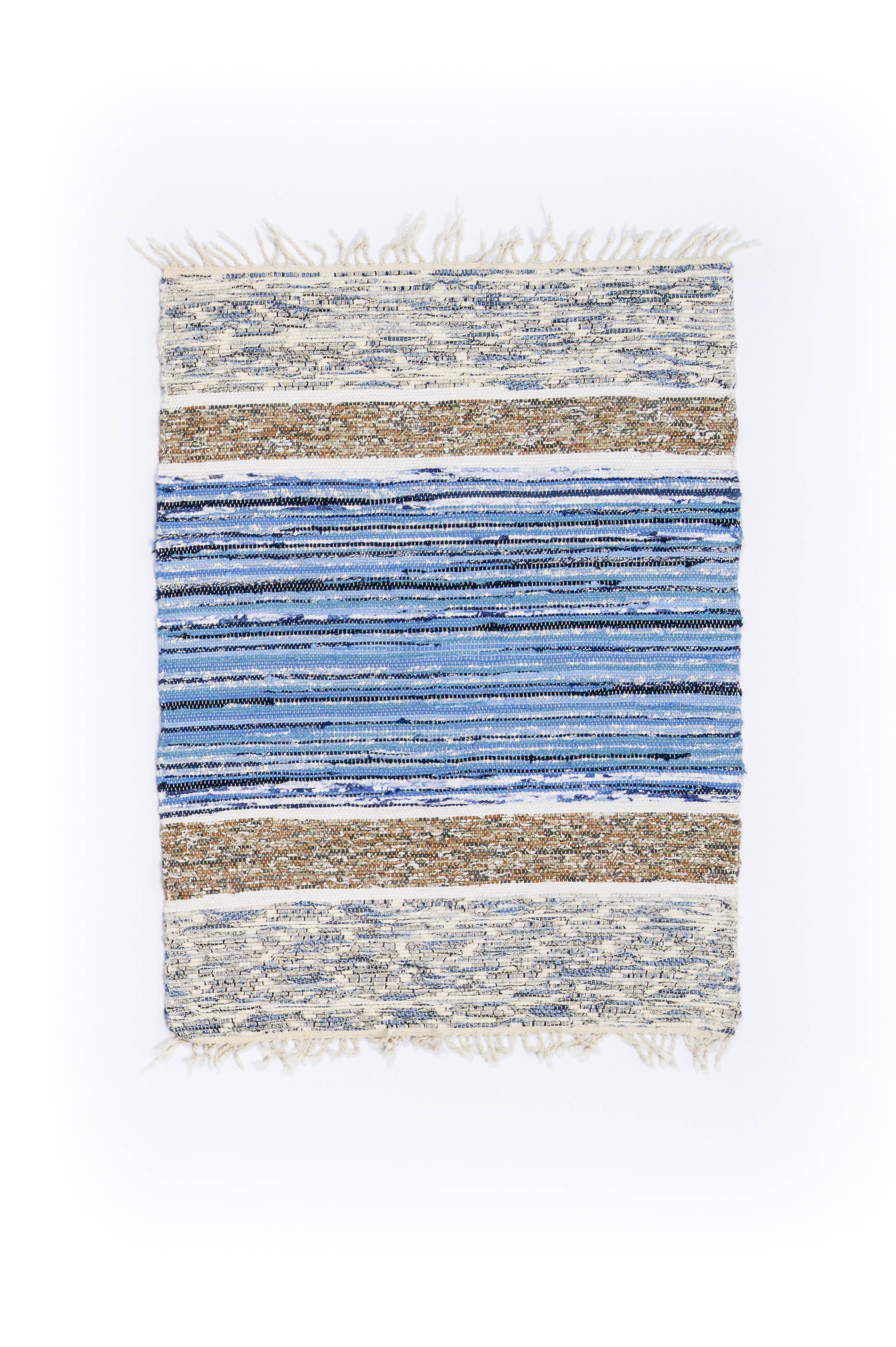 Scandinavian hand woven rag rug. 96/103 x 72 cm (38/41 x 28 in).