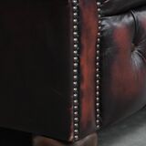 Red 2.5-seater Chesterfield sofa on wheels in English style