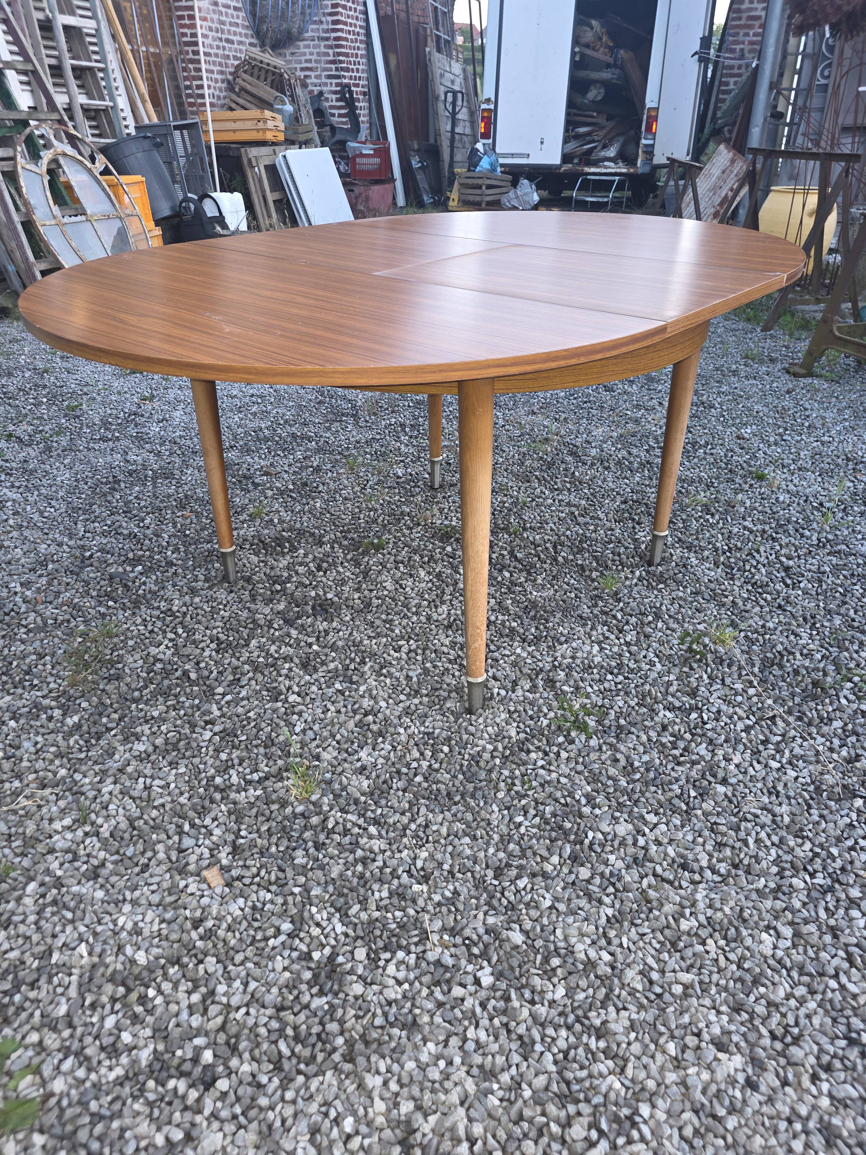 Table scandinave extensible en teck des années 60