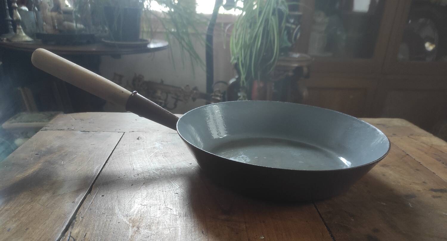 Le Creuset frying pan