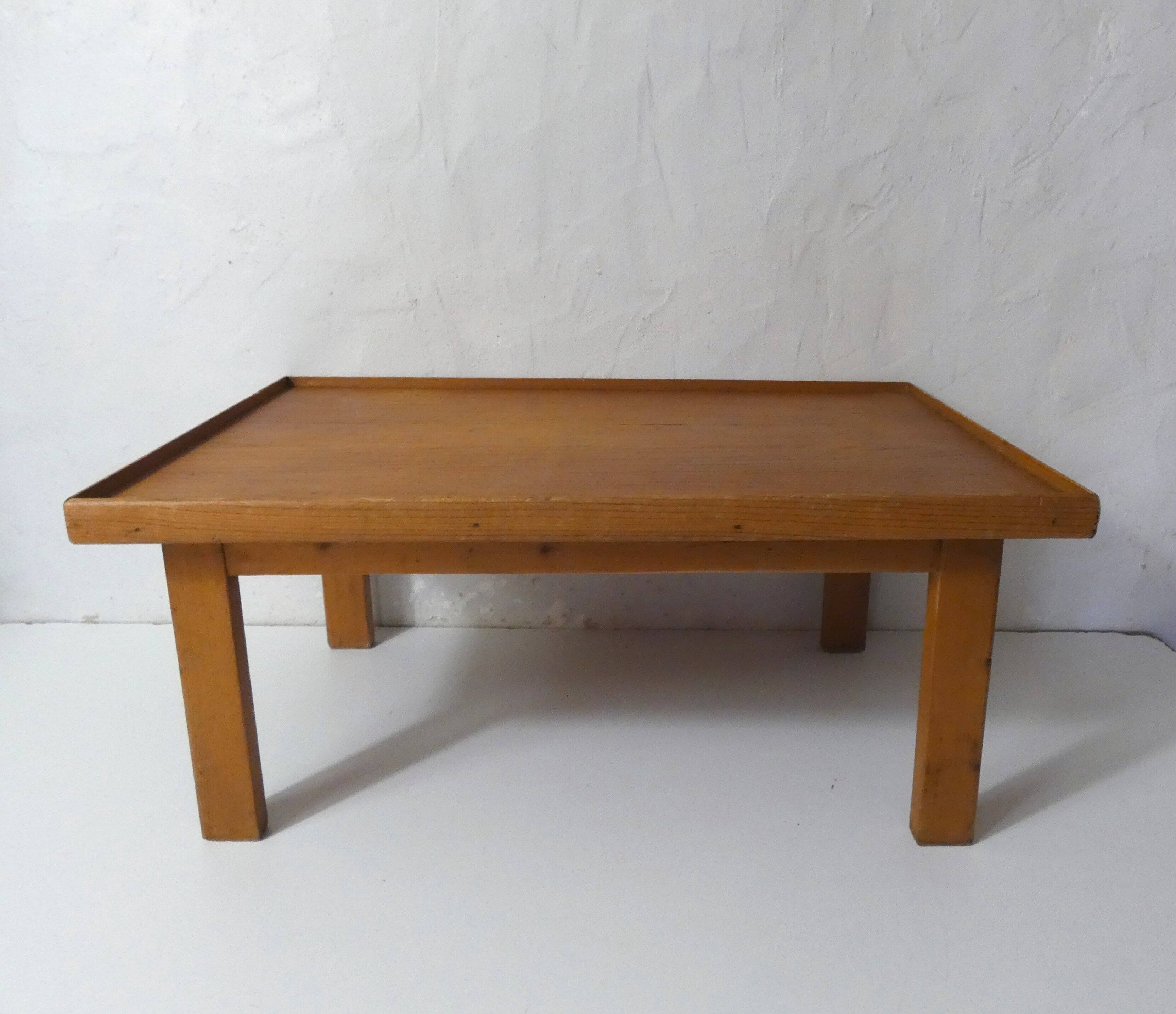 plateau sur pied en bois