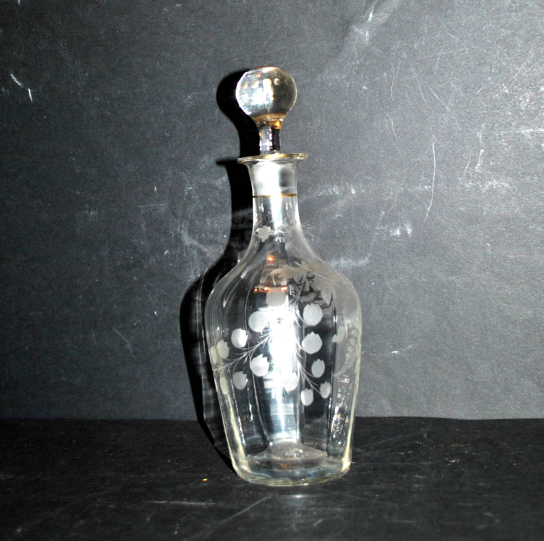 Carafe à liqueur 1900 en cristal soufflé gravé fougère muguet Cave à liqueur Cabaret