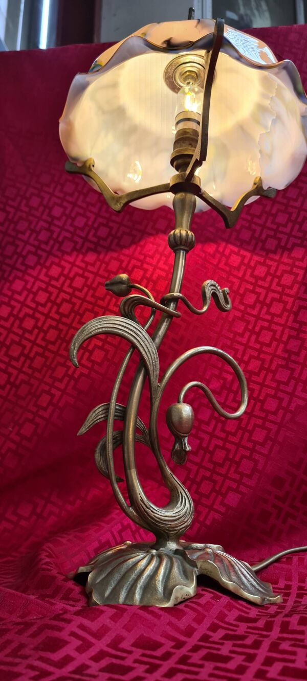 lampe bronze art nouveau avec tres belle opaline , lucien gau ,54x25