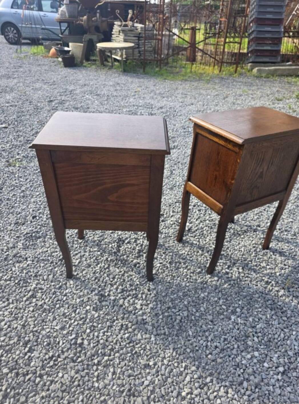 Paire de tables de chevet style Louis XV en chêne