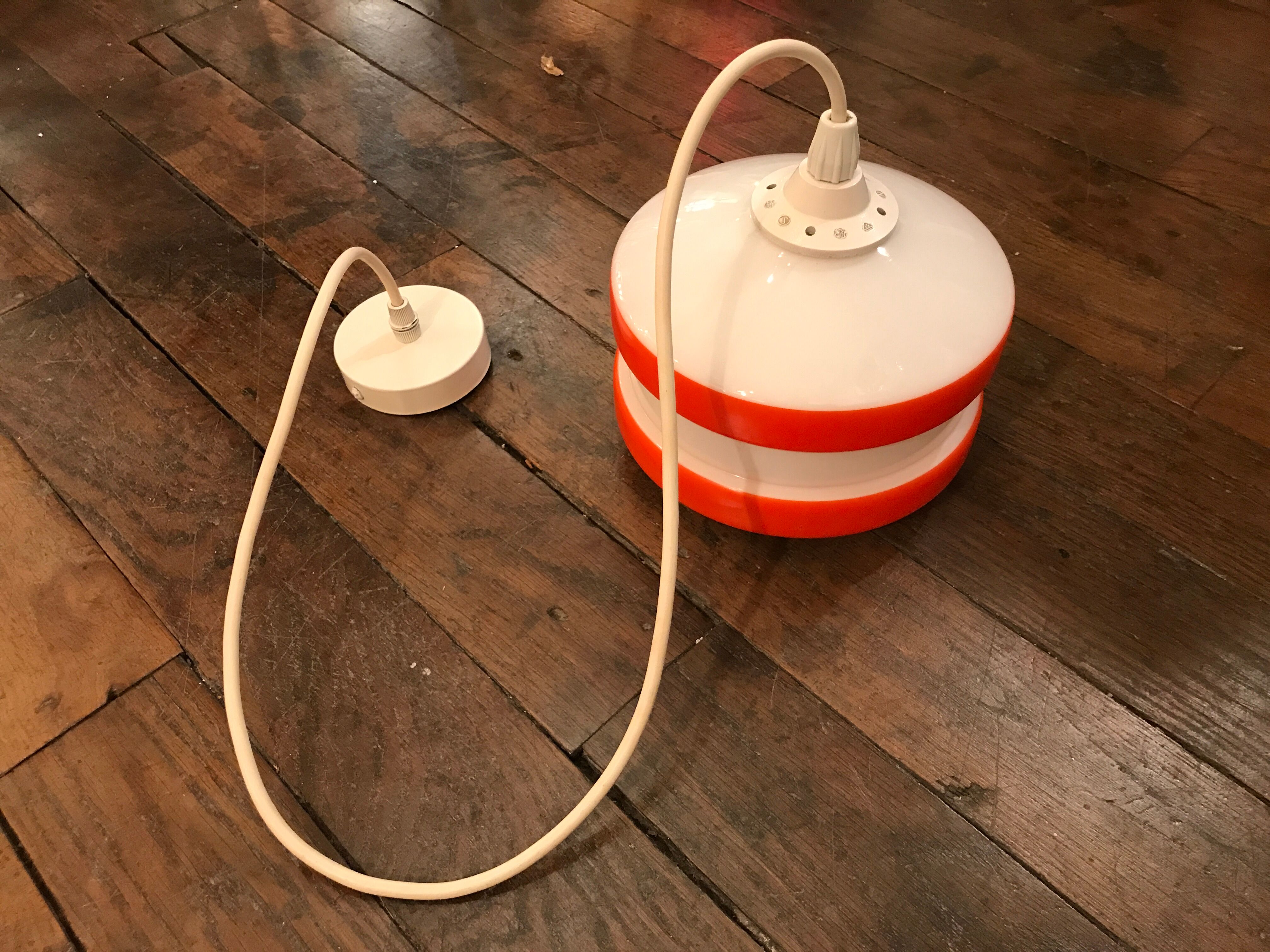 Suspension opaline orange et blanche verre années 60