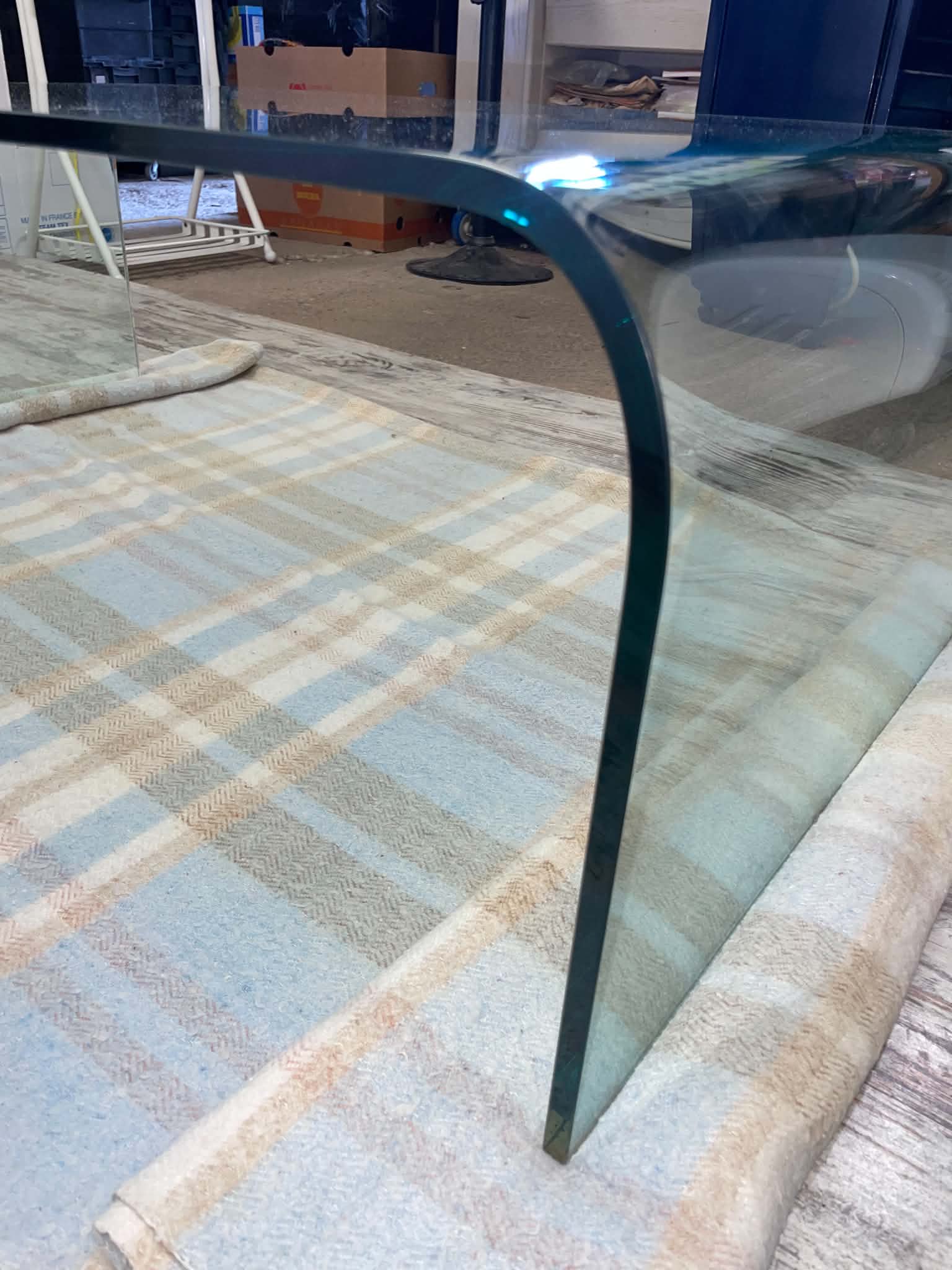 Curved glass design coffee table