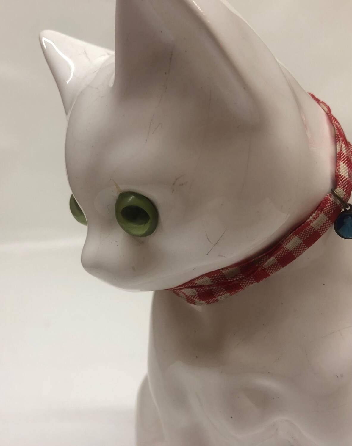 Delft Wit earthenware cat