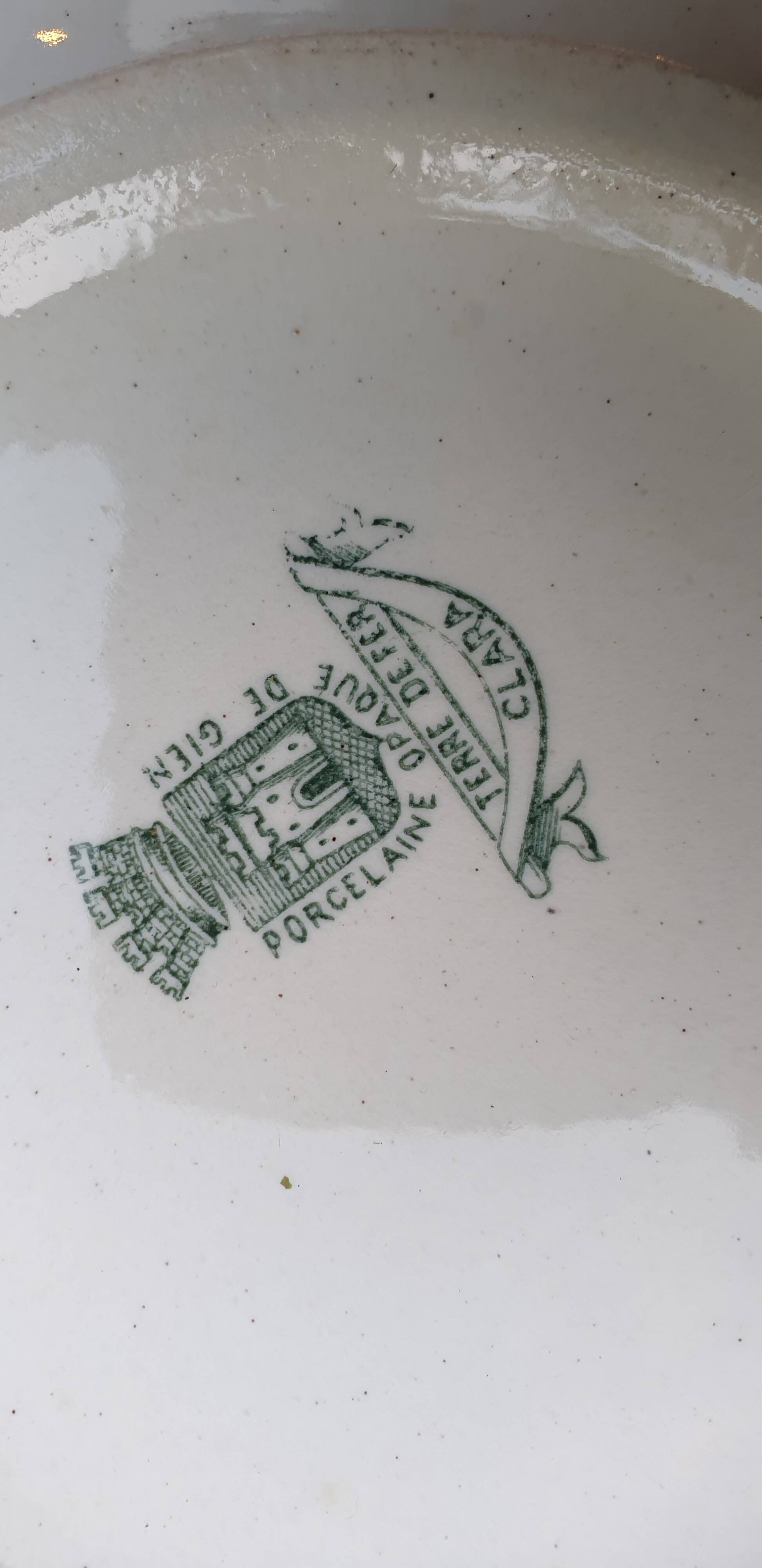 Terre de Fer Gien soup tureen, Clara model