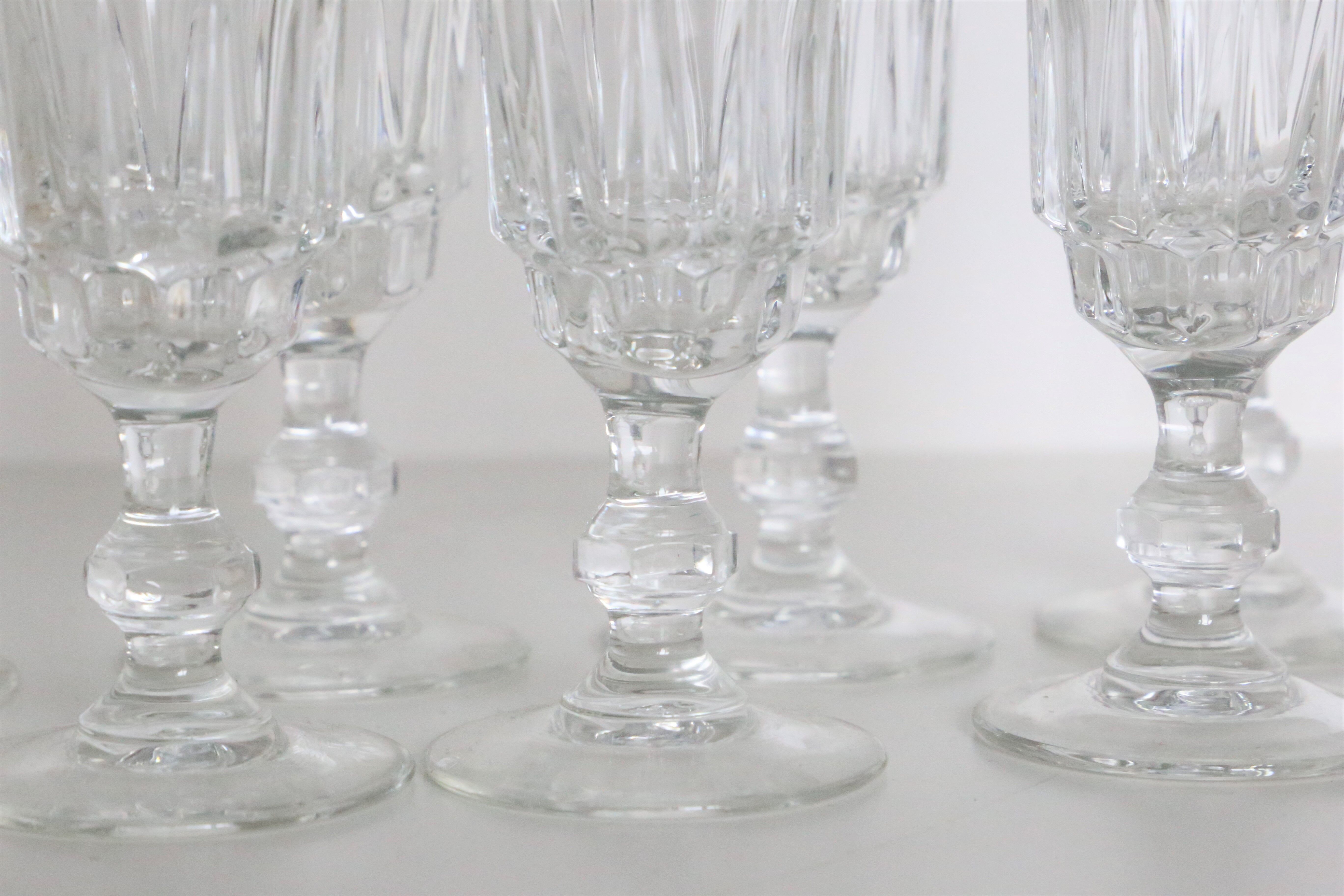 Ensemble de 7 flutes à champagne, verre, vintage