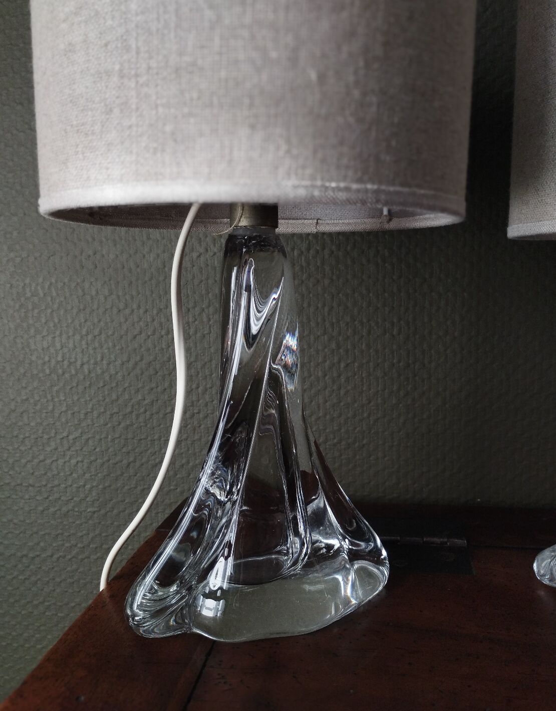 Pair of table lamps - Twisted transparent glass bases from the 1950s - Hemp shades