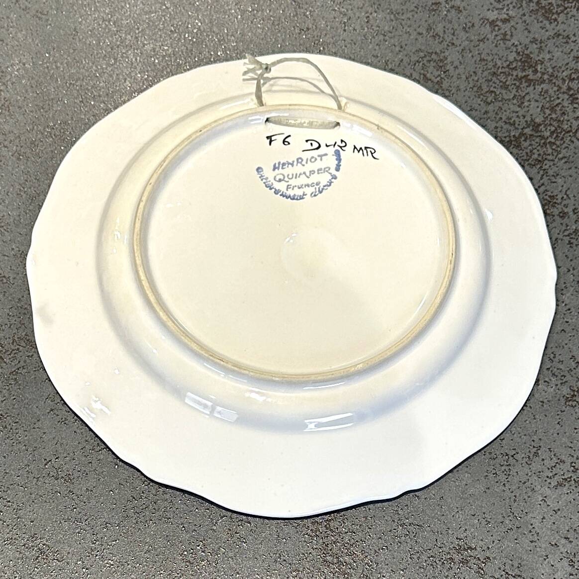 Assiette Faïence Bretonne Henriot Quimper – Décor Oiseau Multicolore