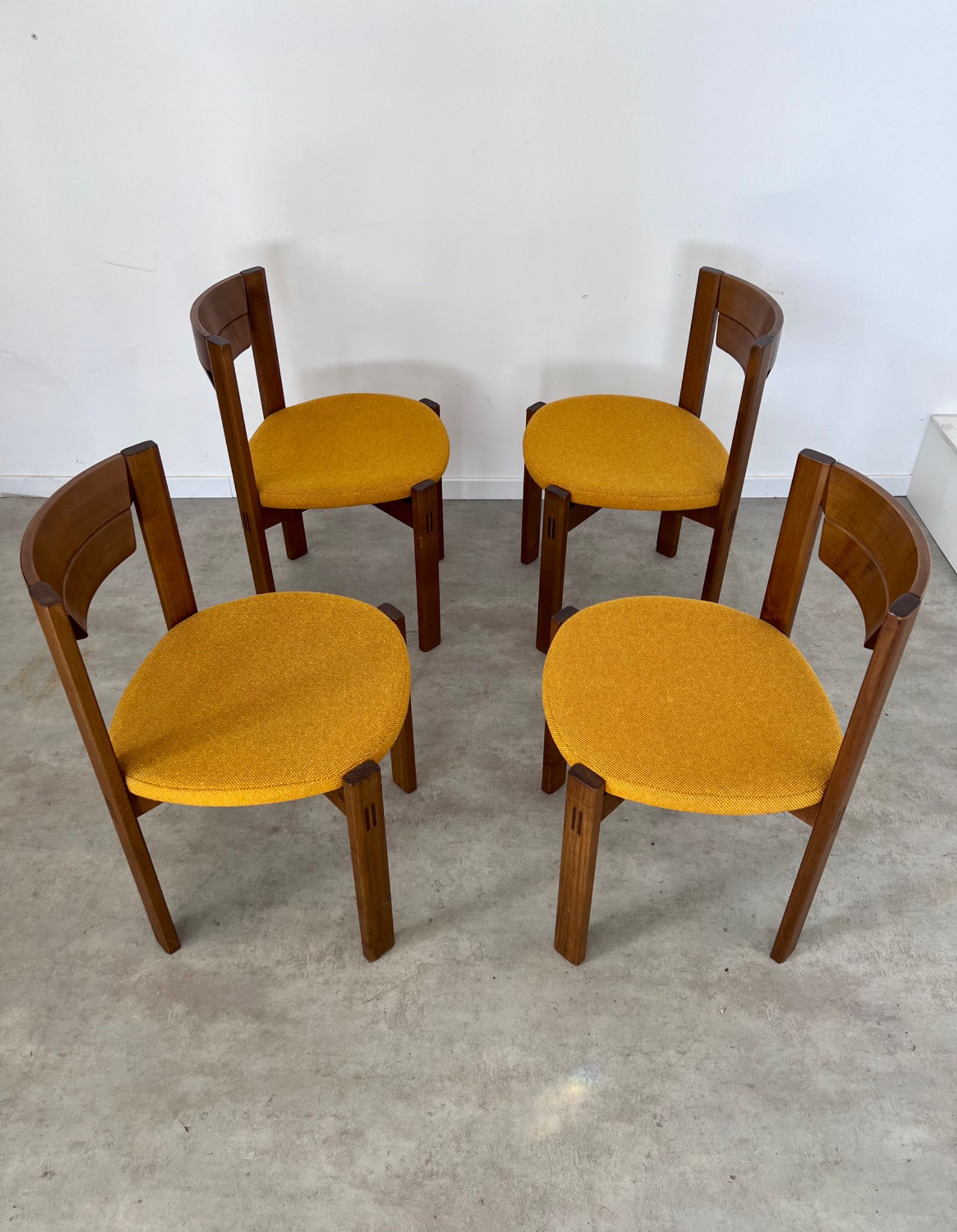 Set of 4 Scandinavian style chairs Girsberger 70s vintage solid wood