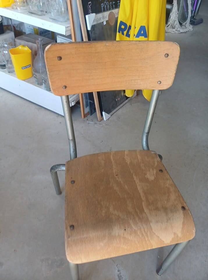 Chaise d'école vintage / industrielle