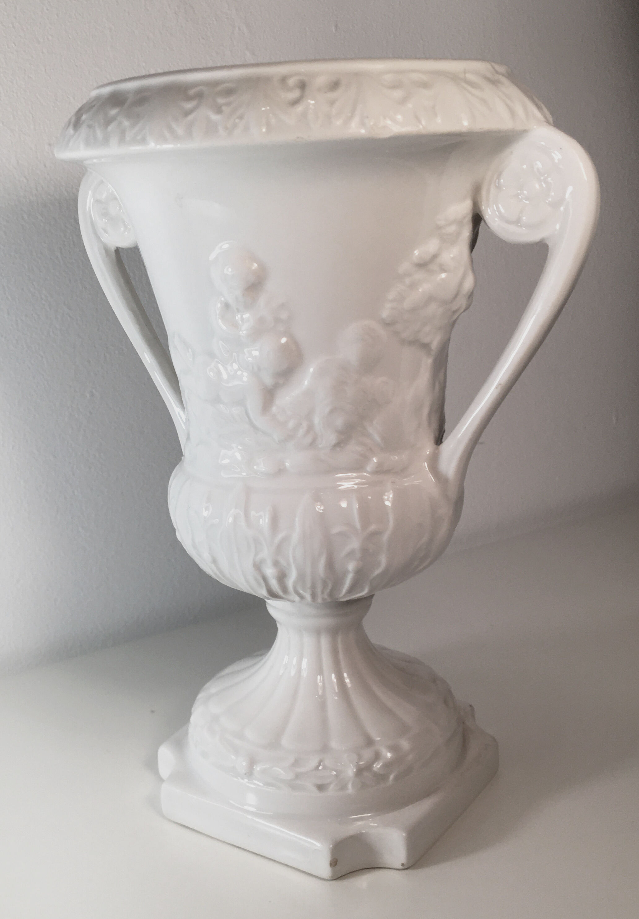 Vases "Medicis" balustre with two white ceramic handles