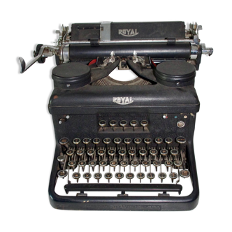 Typewriter Royal collection 1920