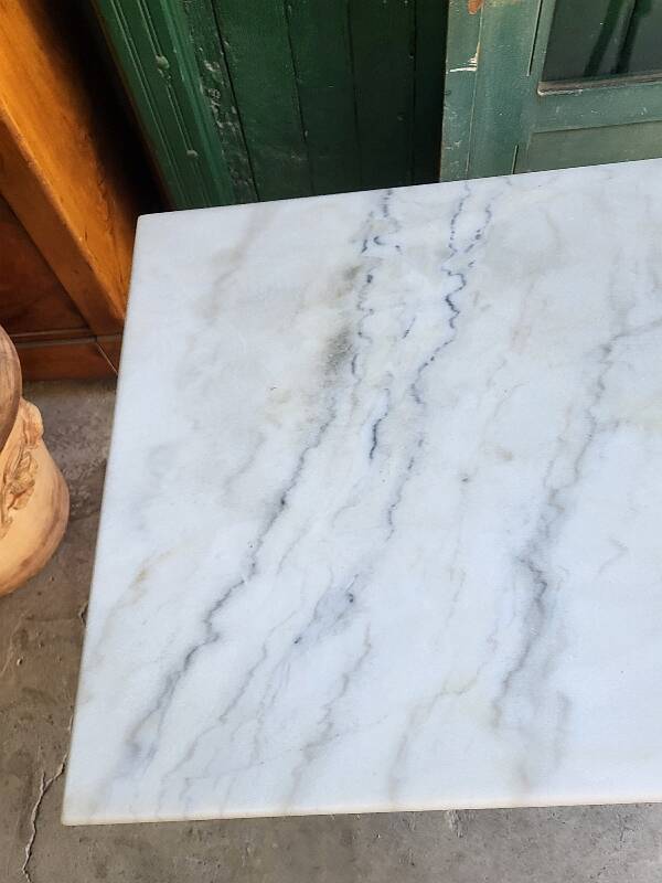 Table bistrot en marbre avec pied en fonte