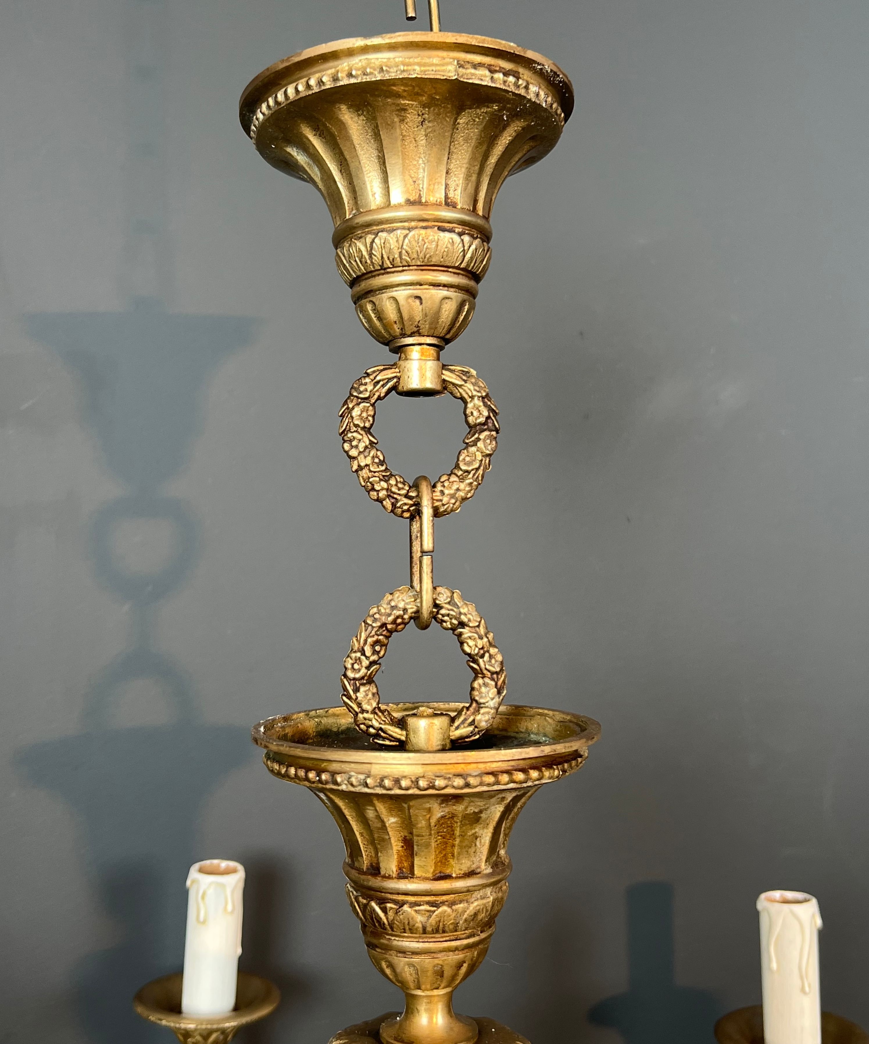 Bronze chandelier with ram's head motifs in the Louis XVI style, in the manner of Maison Jansen.