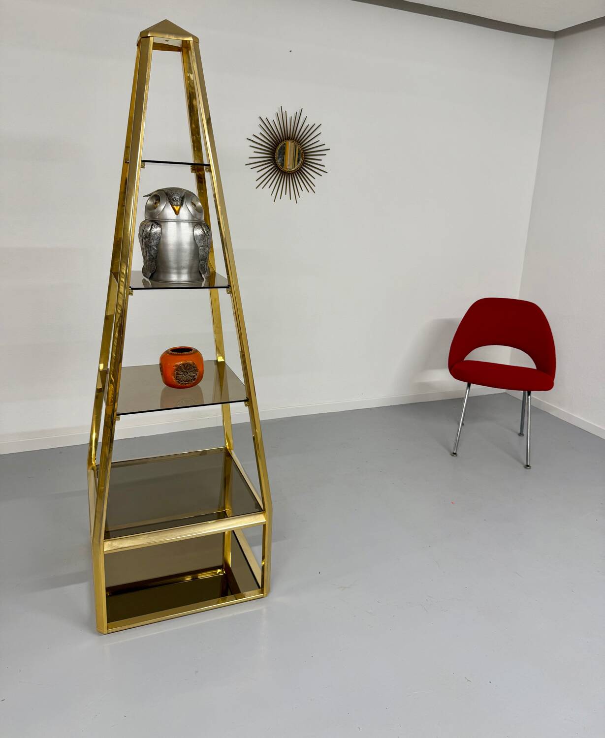 Pyramid Shelf, Hollywood Regency design, Gold Brass, Smoked Glass, 1960s