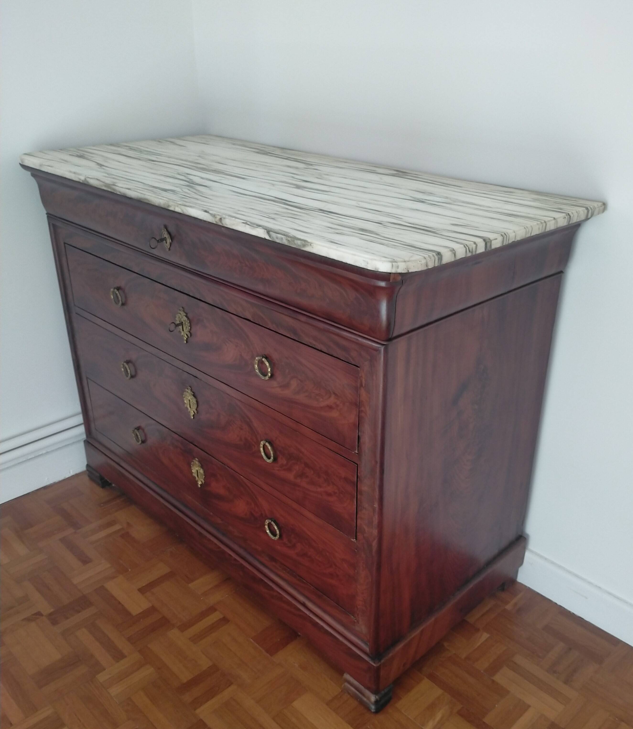 Commode Louis Philippe en acajou et plateau marbre