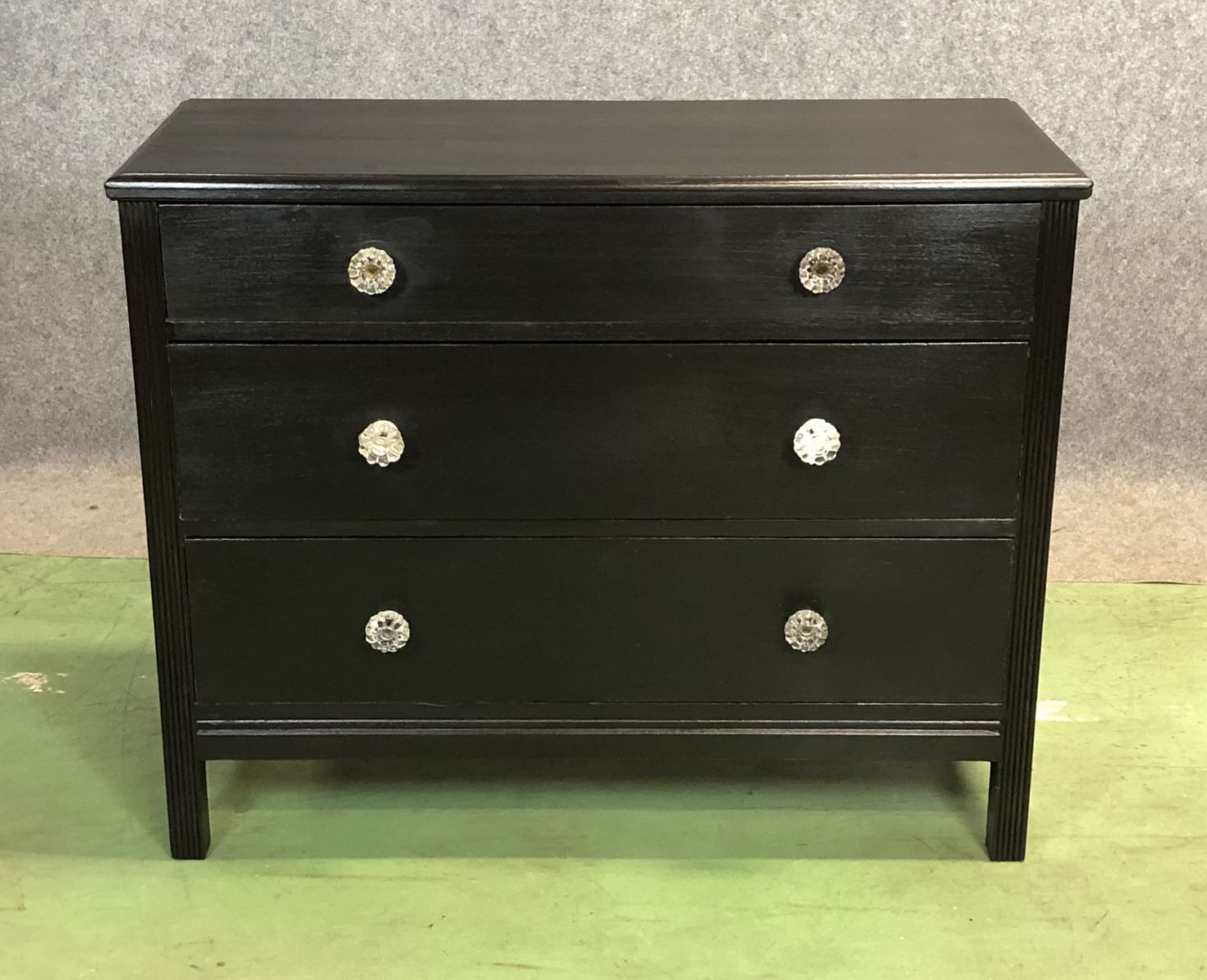 Chest of drawers in oak and glass buttons - 30 years