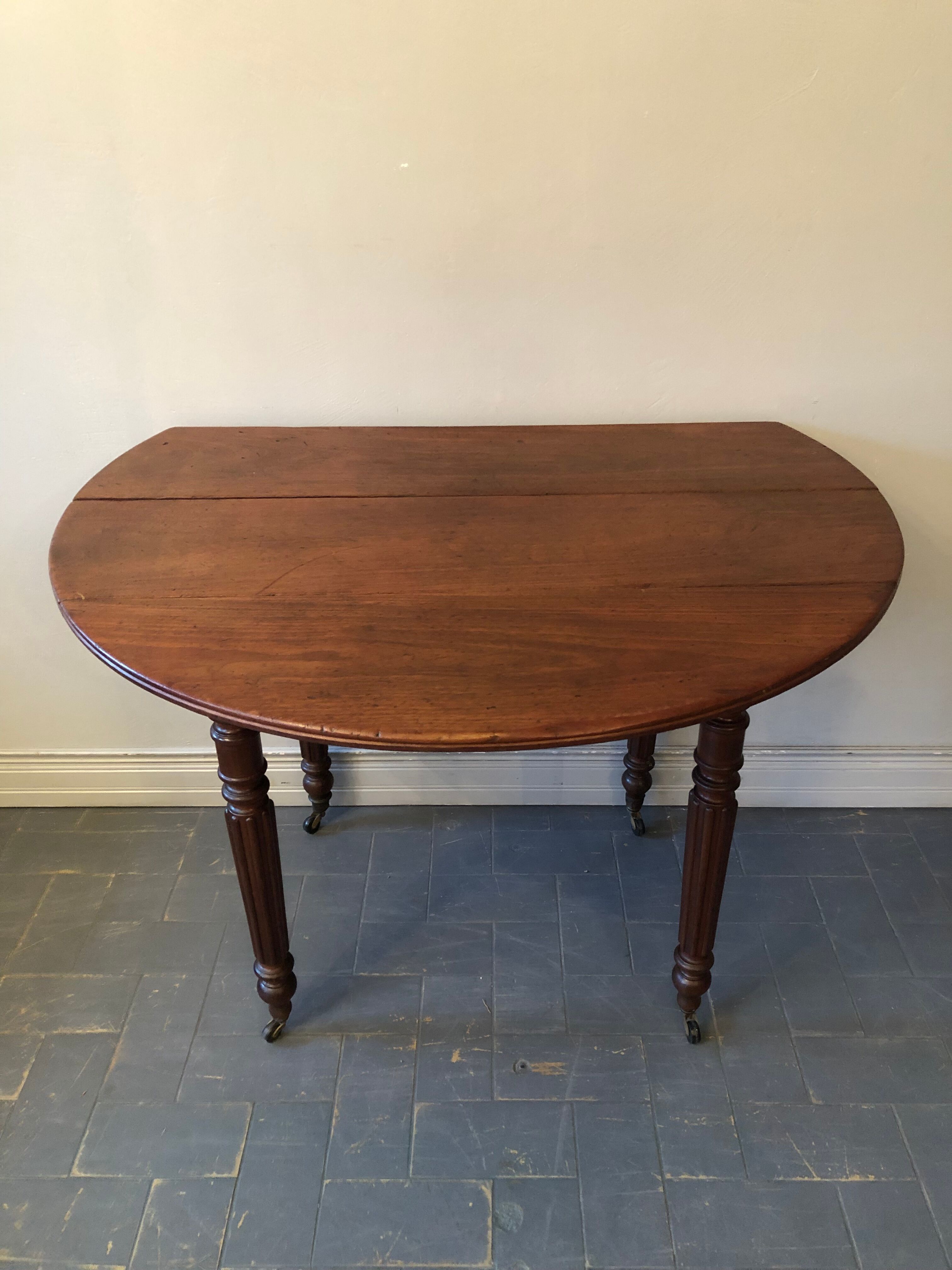 Round table with flaps diameter 97 cm