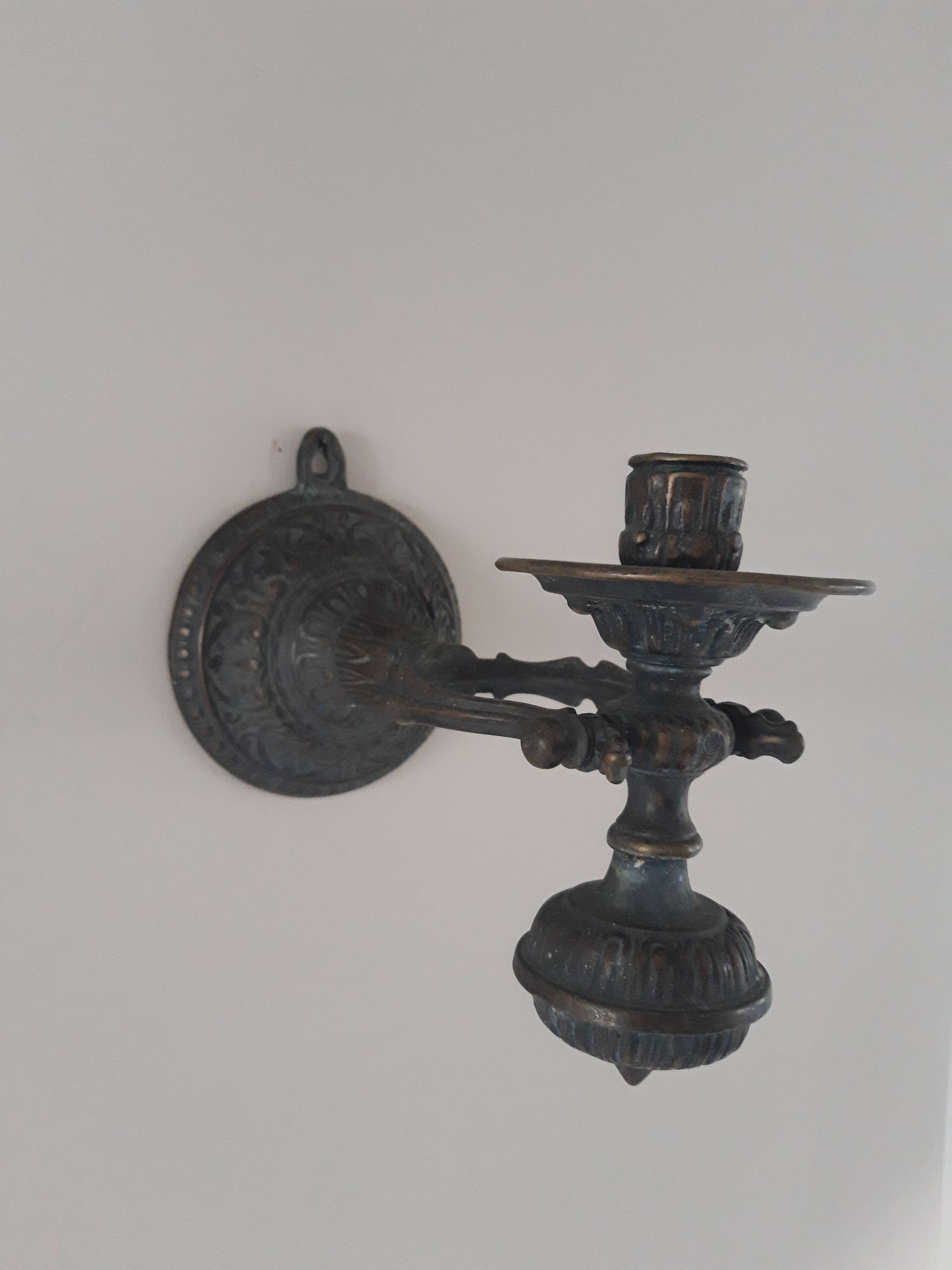 Bronze pendulum candle holder