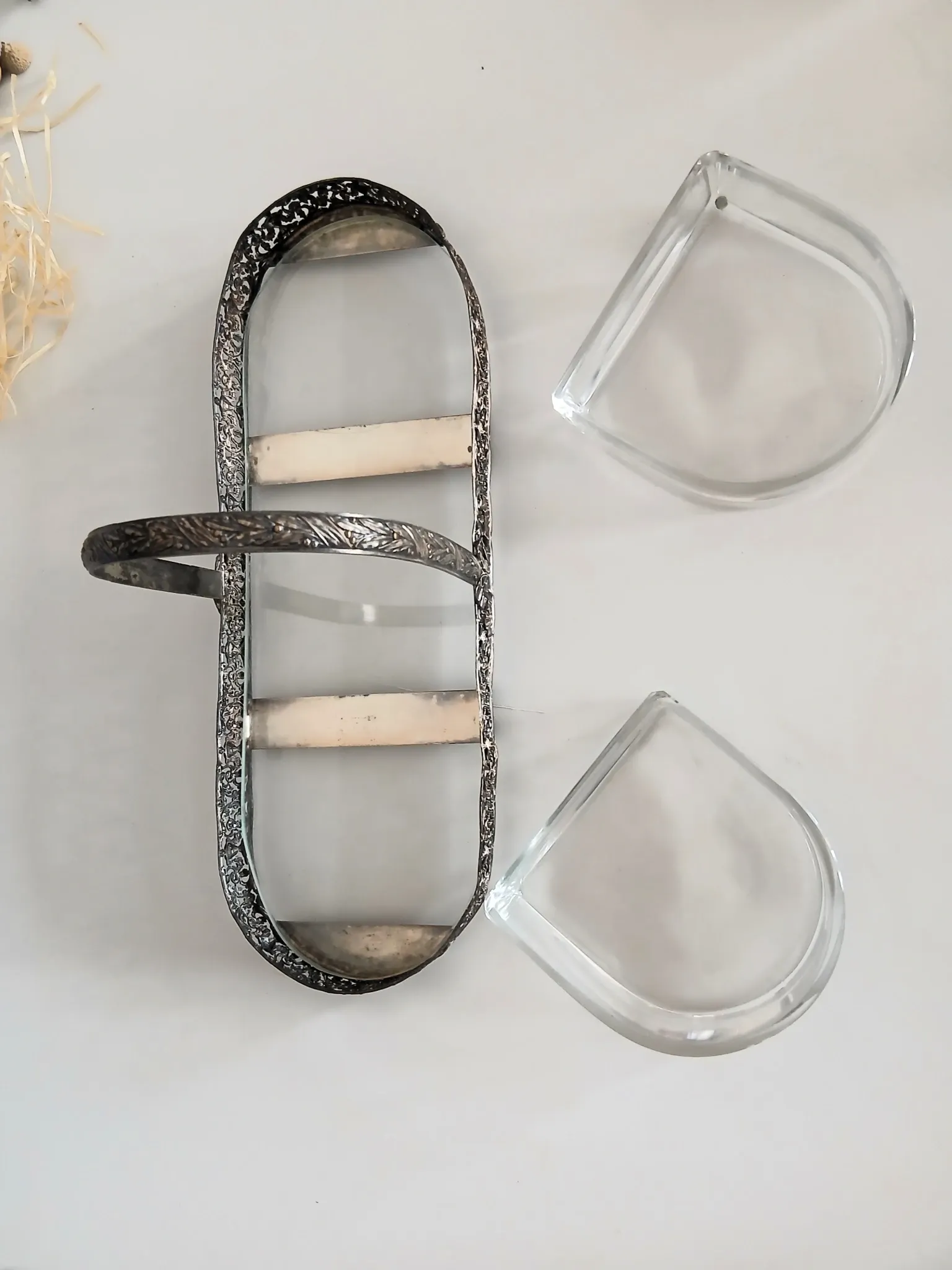 Louis XVI style table servant for hors d'oeuvres in silver-plated metal and glass.