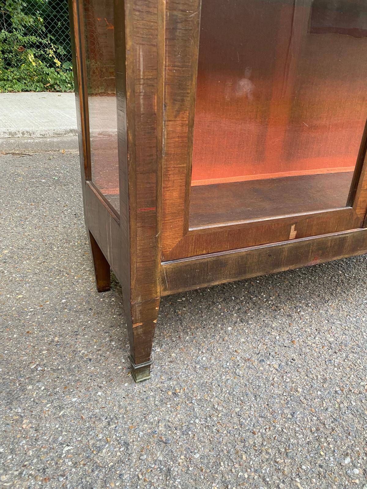 Louis XVI display cabinet in wood and marble from the 19th century.