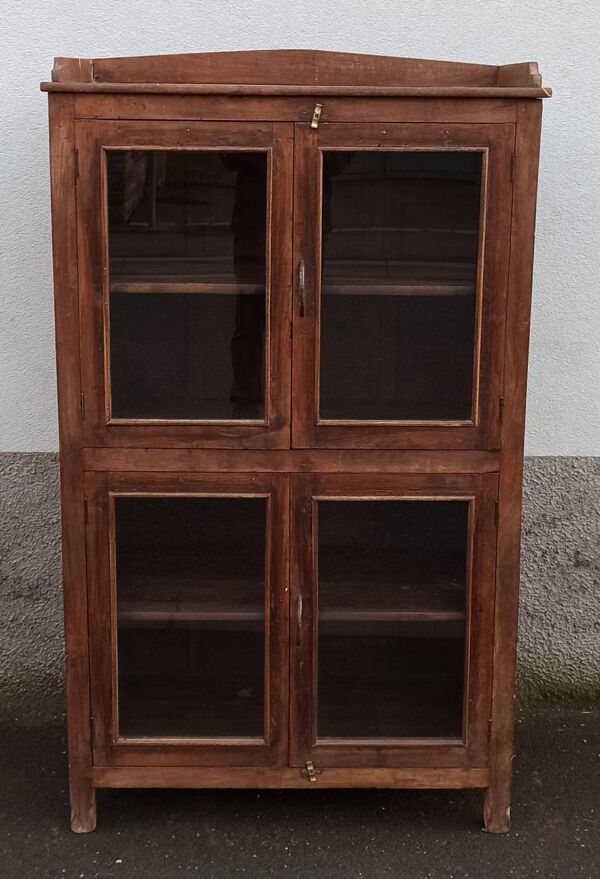 Armoire ancienne vitrée en bois avec quatre portes