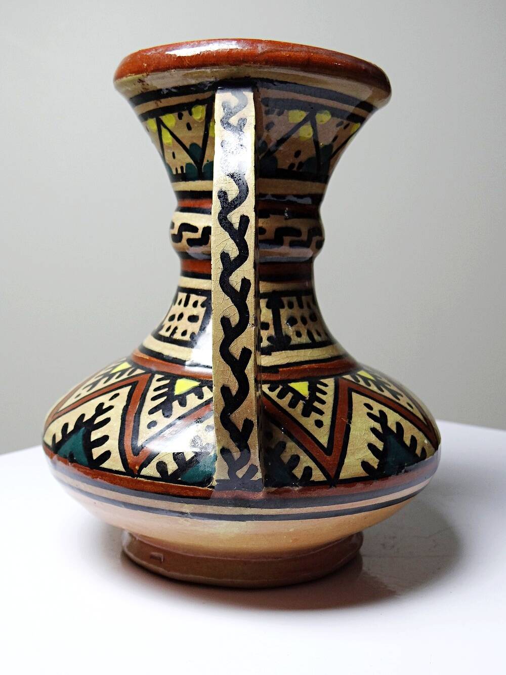 Small handled ceramic vase from Safi, signed, Morocco, 1960-1980.