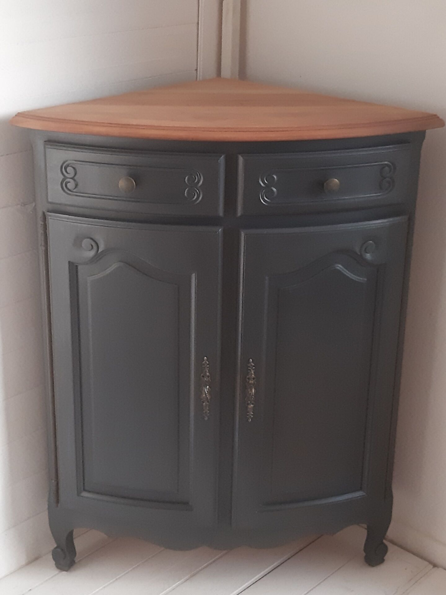 Buffet d'angle, encoignure style Louis XV