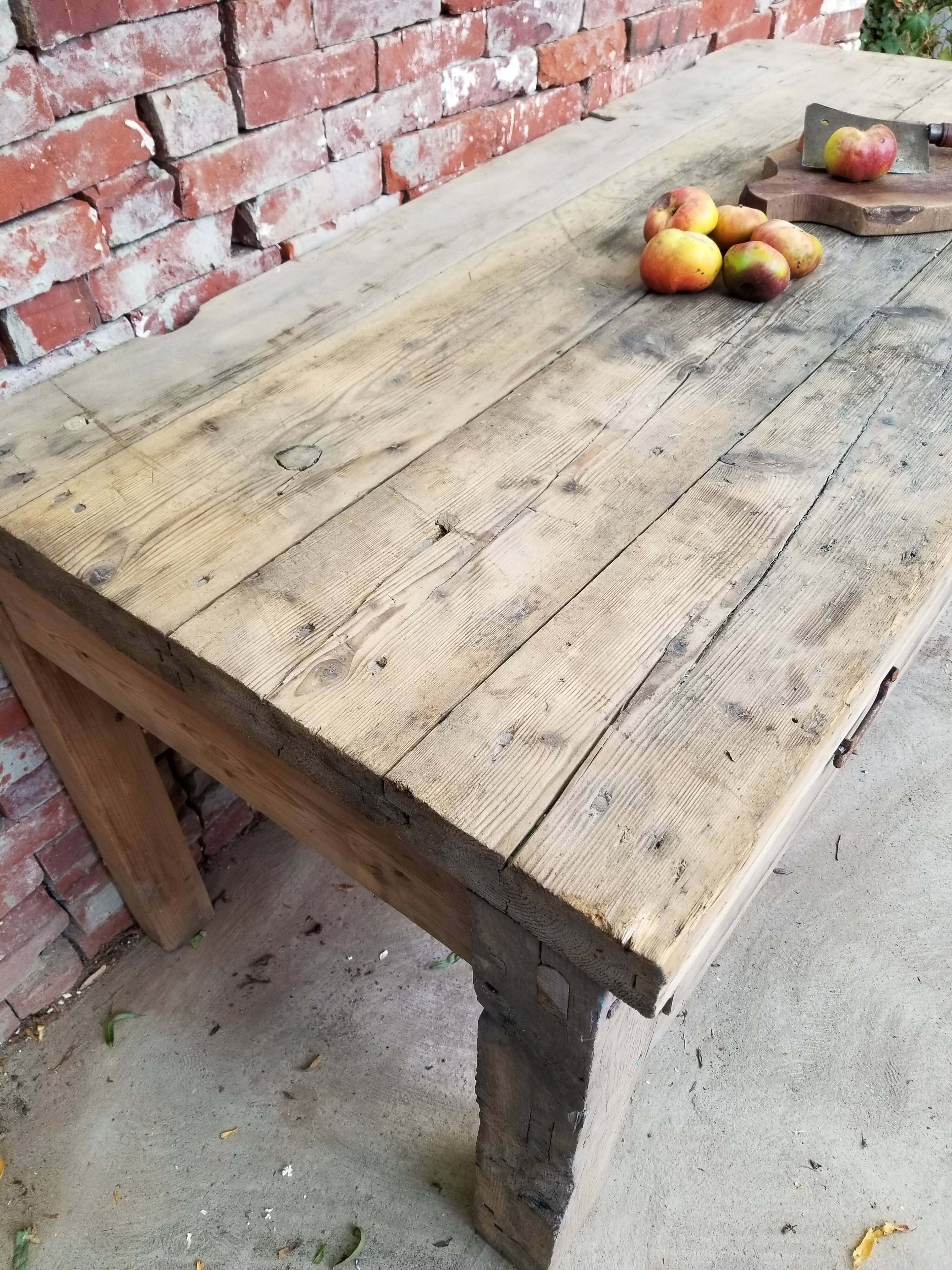 Workbench with drawers
