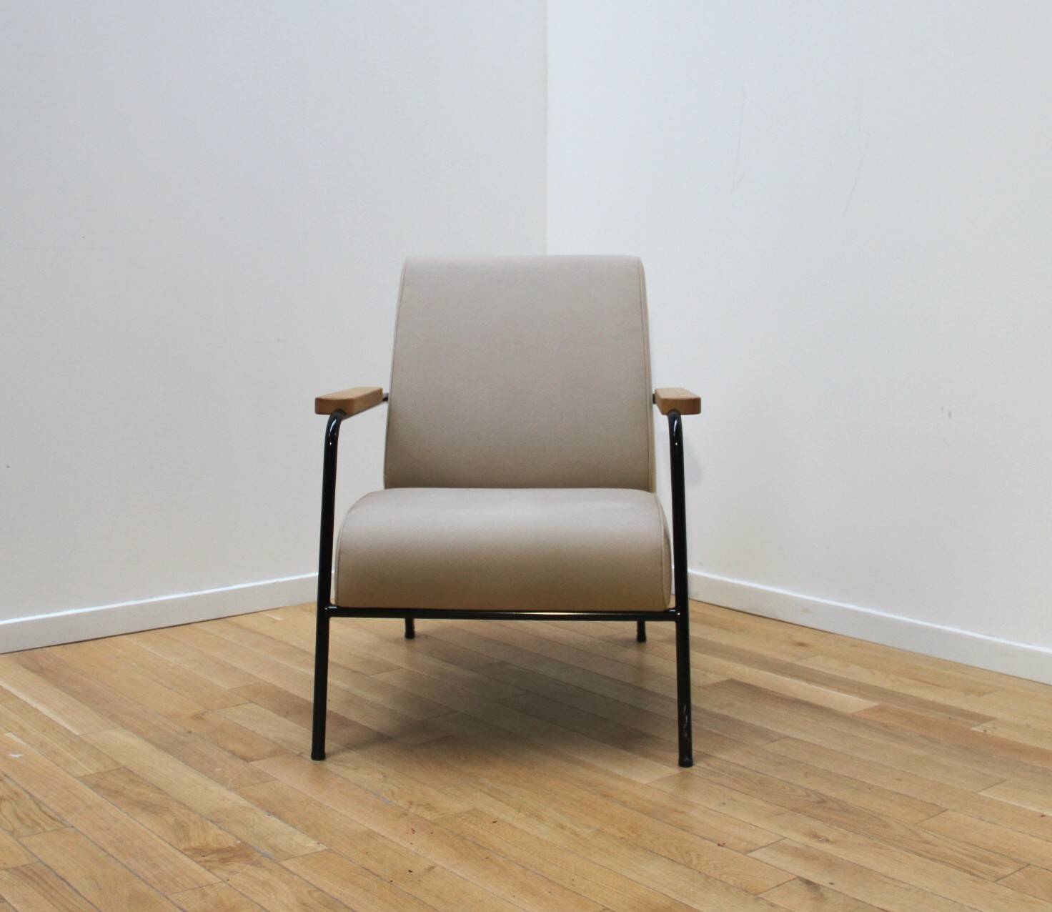 Living room armchair, Jean Prouvé