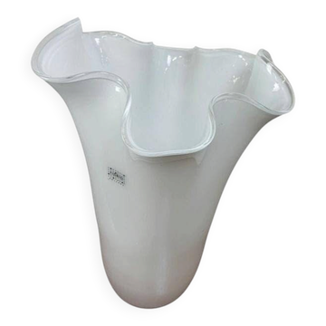 Vase blanche en verre plissé fidrio