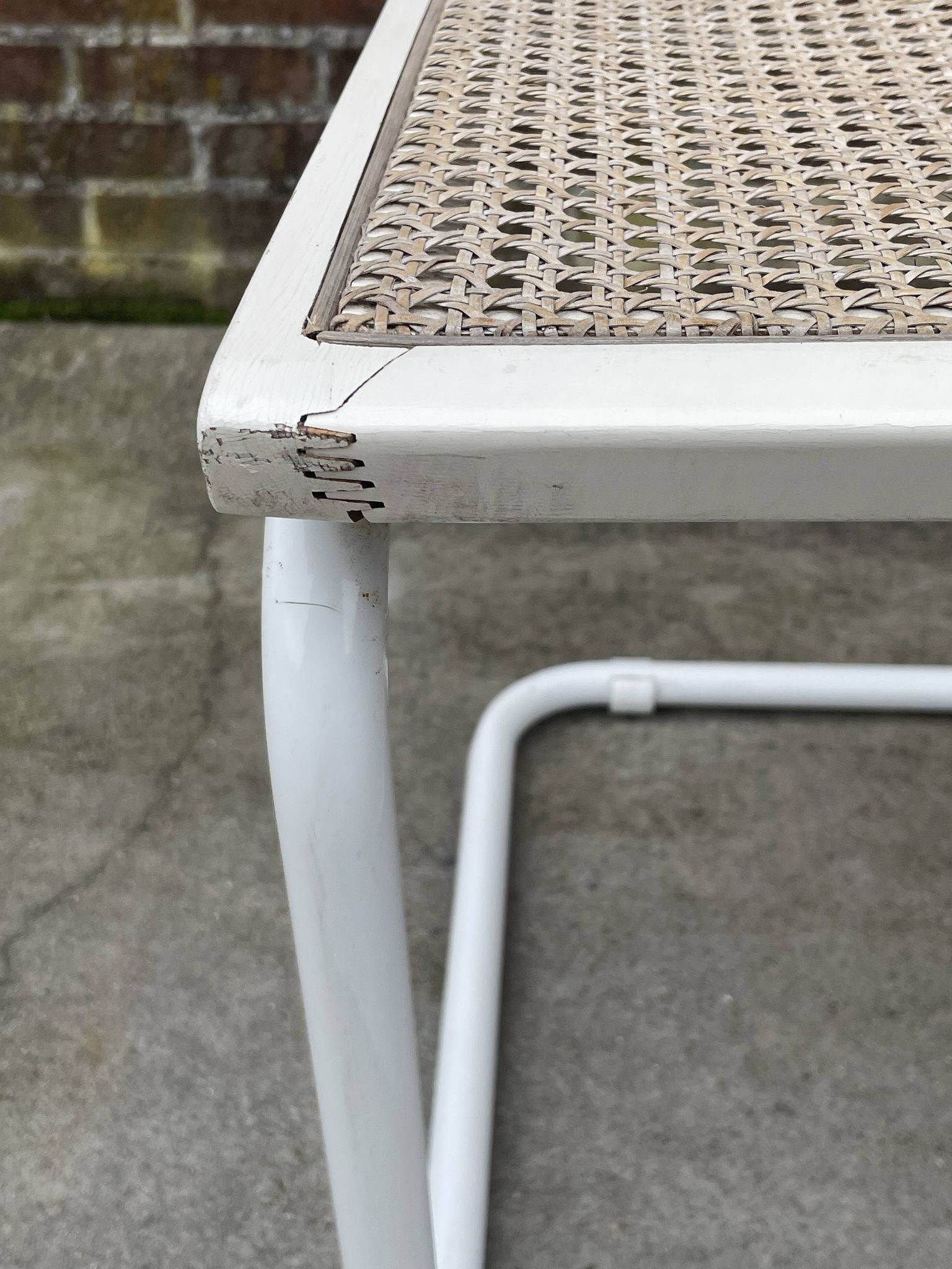 Set of 4 Cesca b32 model chairs in white by Marcel Breuer