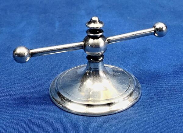 8 anciens porte couteaux métal argenté Art Déco poinçon Cailar Bayard