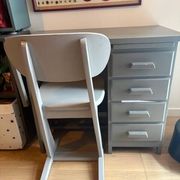 Bureau de comptable et sa chaise a patins de chez laurette